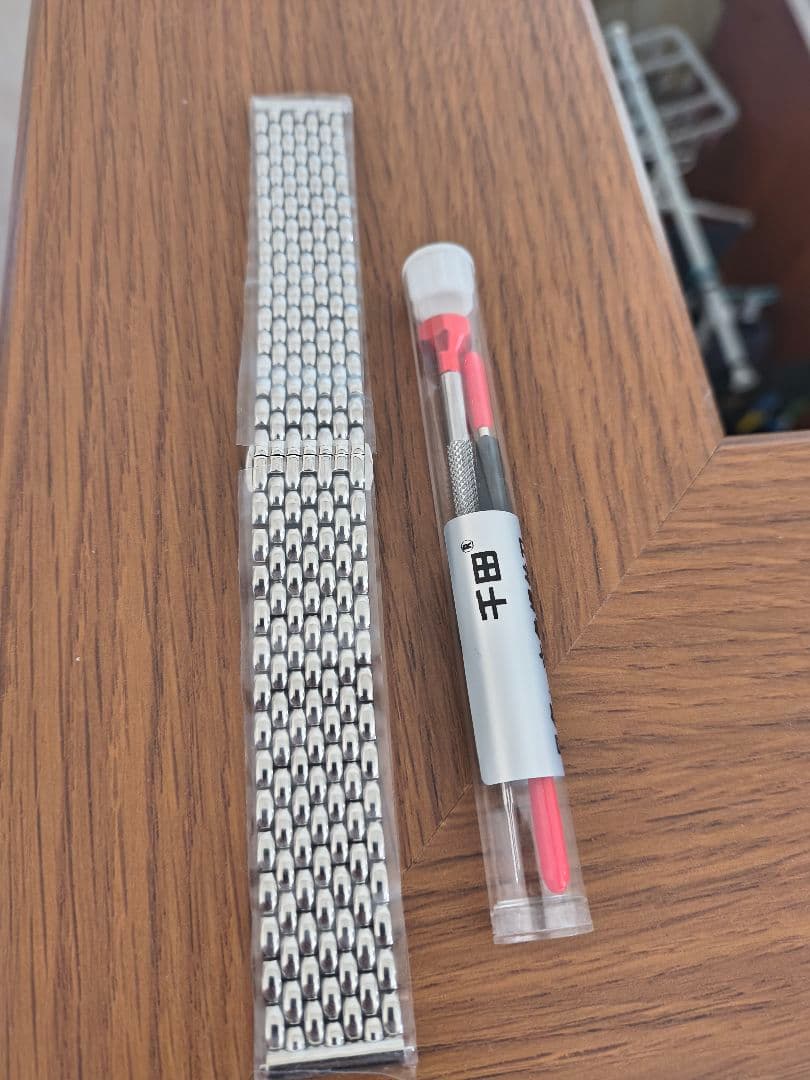 定価13800円。高級サージカルステンレス　ライスブレスレット　ラグ18ミリ時計