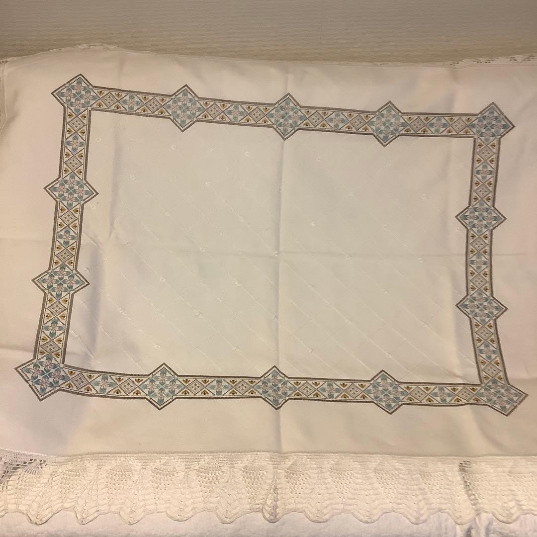 手刺繍　ハンドメイド　テーブルクロス