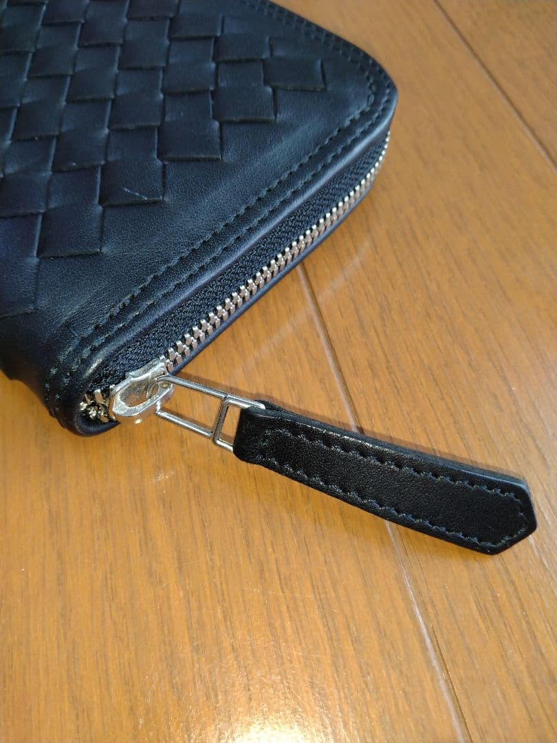 パイロットリバー　レッドムーン　黒いレザー編み込み長財布