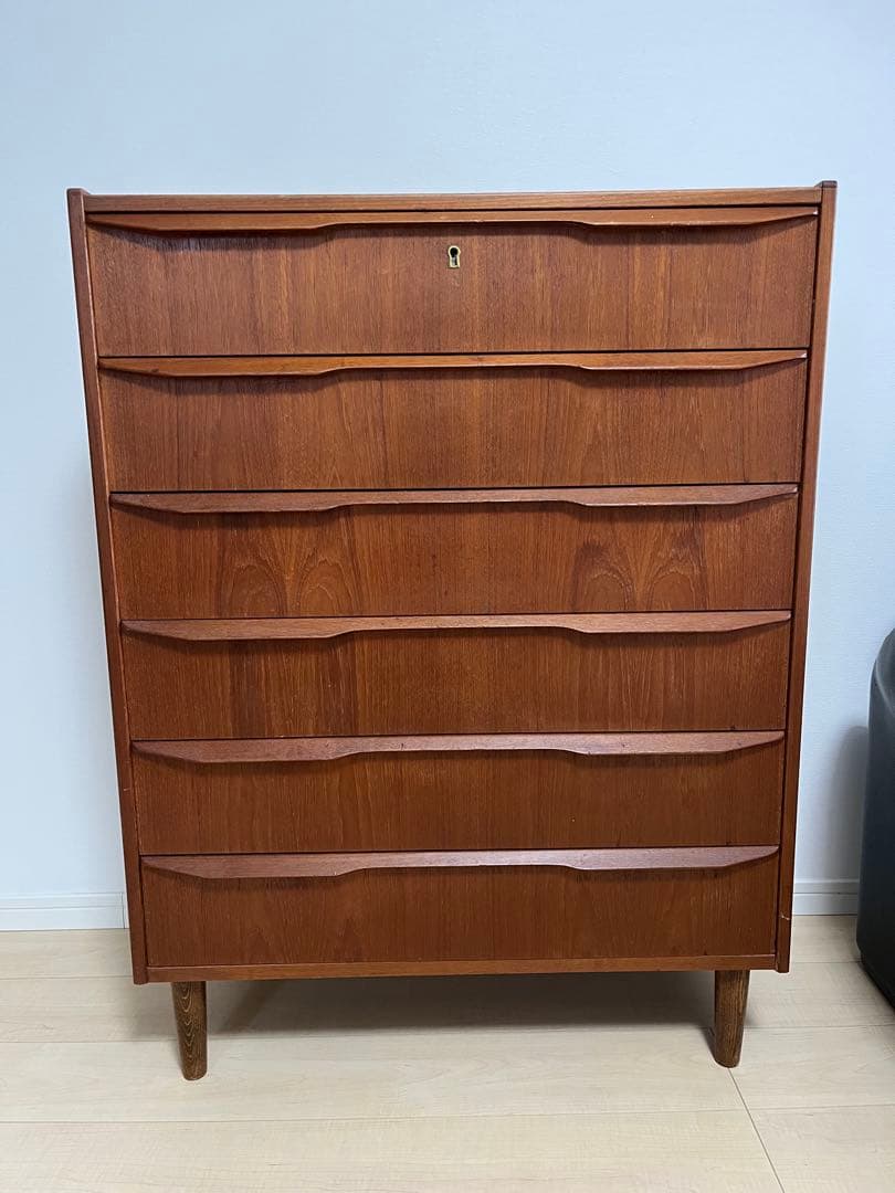 デンマーク　ヴィンテージ　6段チェスト