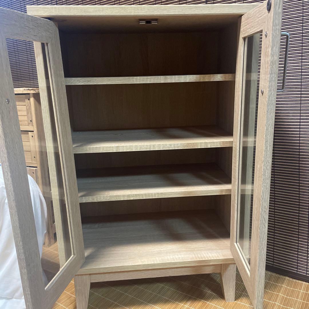木製ガラス扉キャビネット