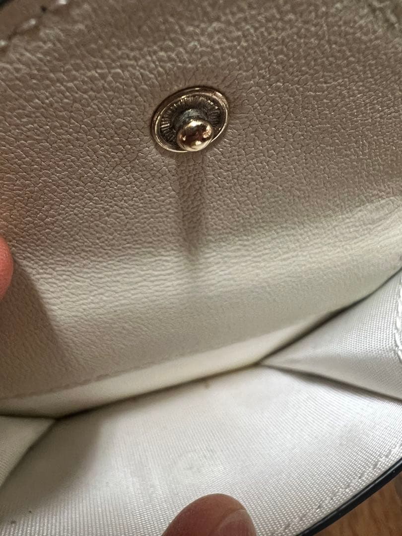 VALENTINO スタッズ付き三つ折り財布