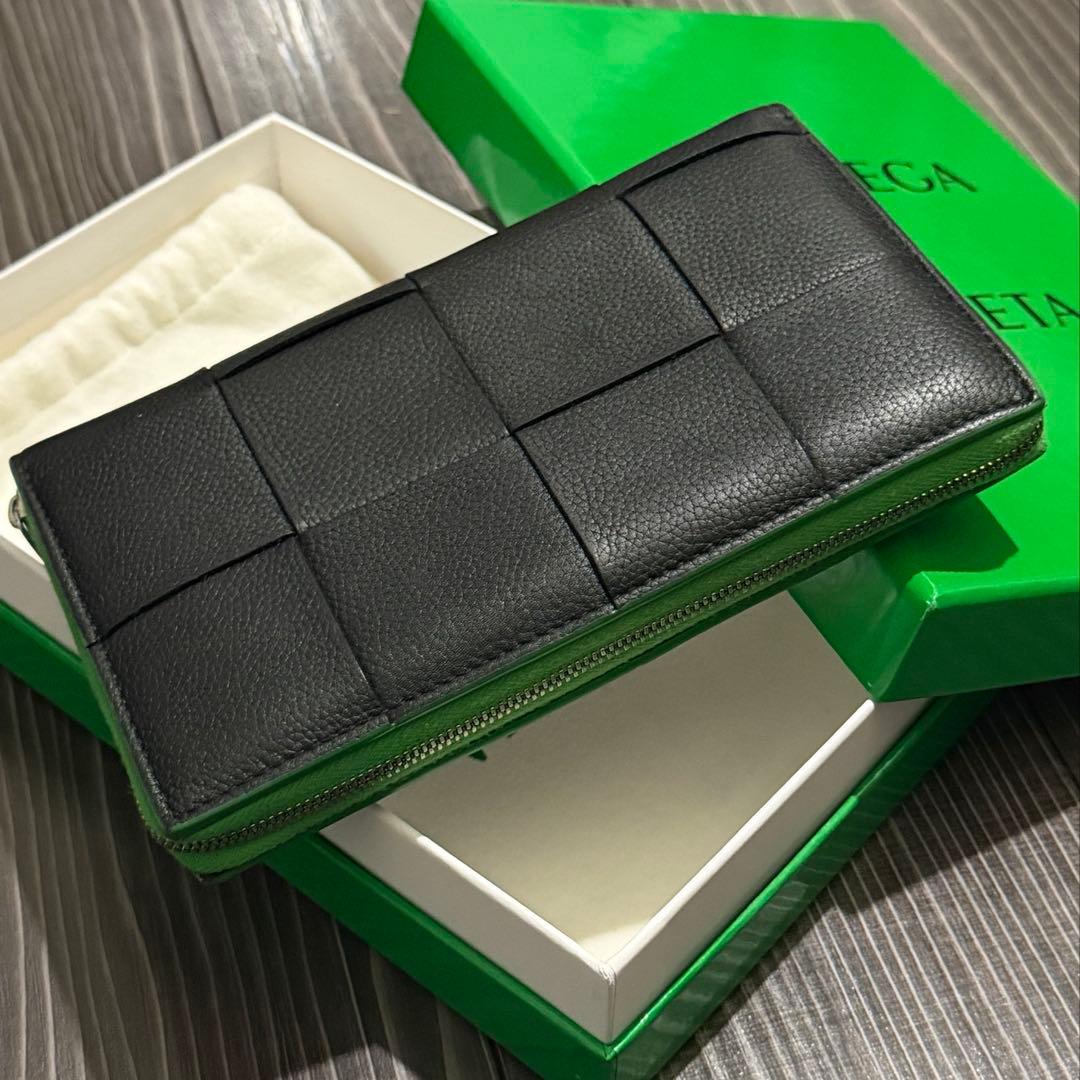 美品 ボッテガヴェネタ カセット ラウンドファスナー 長財布 ブラック×グリーン
