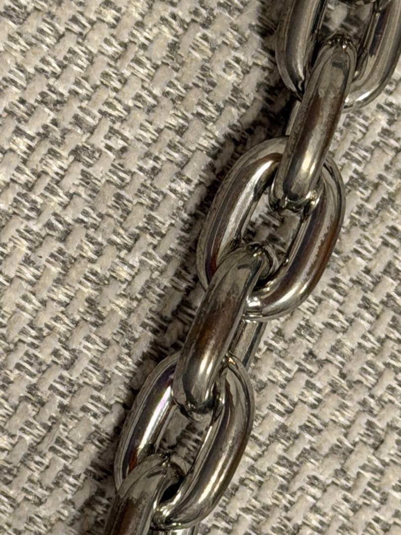 PRADA 三角ロゴプレート ヘアピン