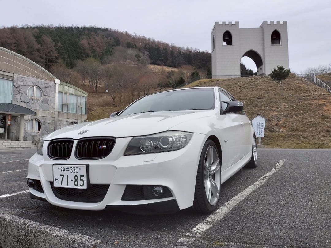 希少！後期型　自然吸気6気筒2500cc E90  325i Mスポーツ白