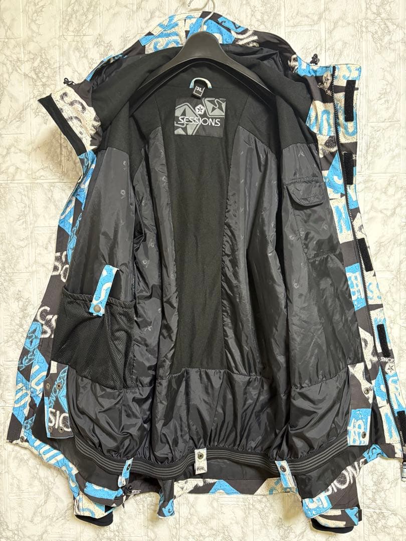 ♦︎良品♦︎ スノーボードウェア　スキーウェア　(3L、XL)