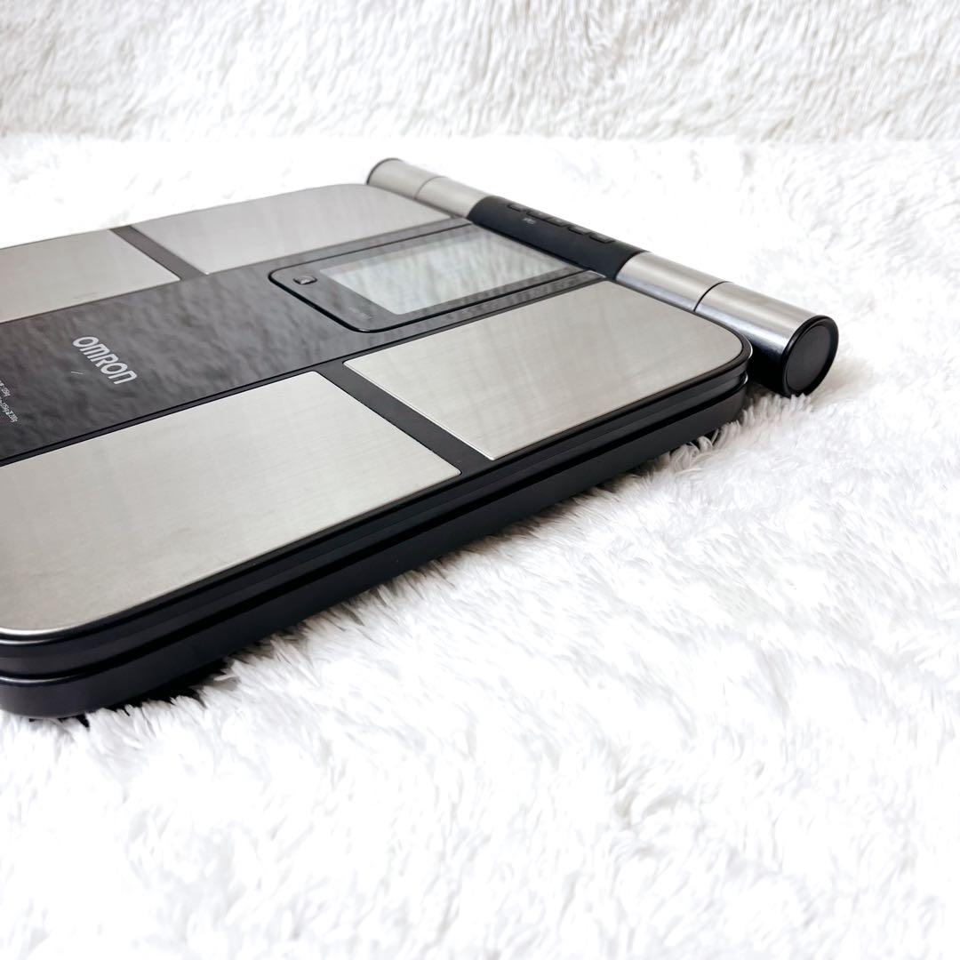 OMRON 体脂肪計・体組成計 KRD-703T