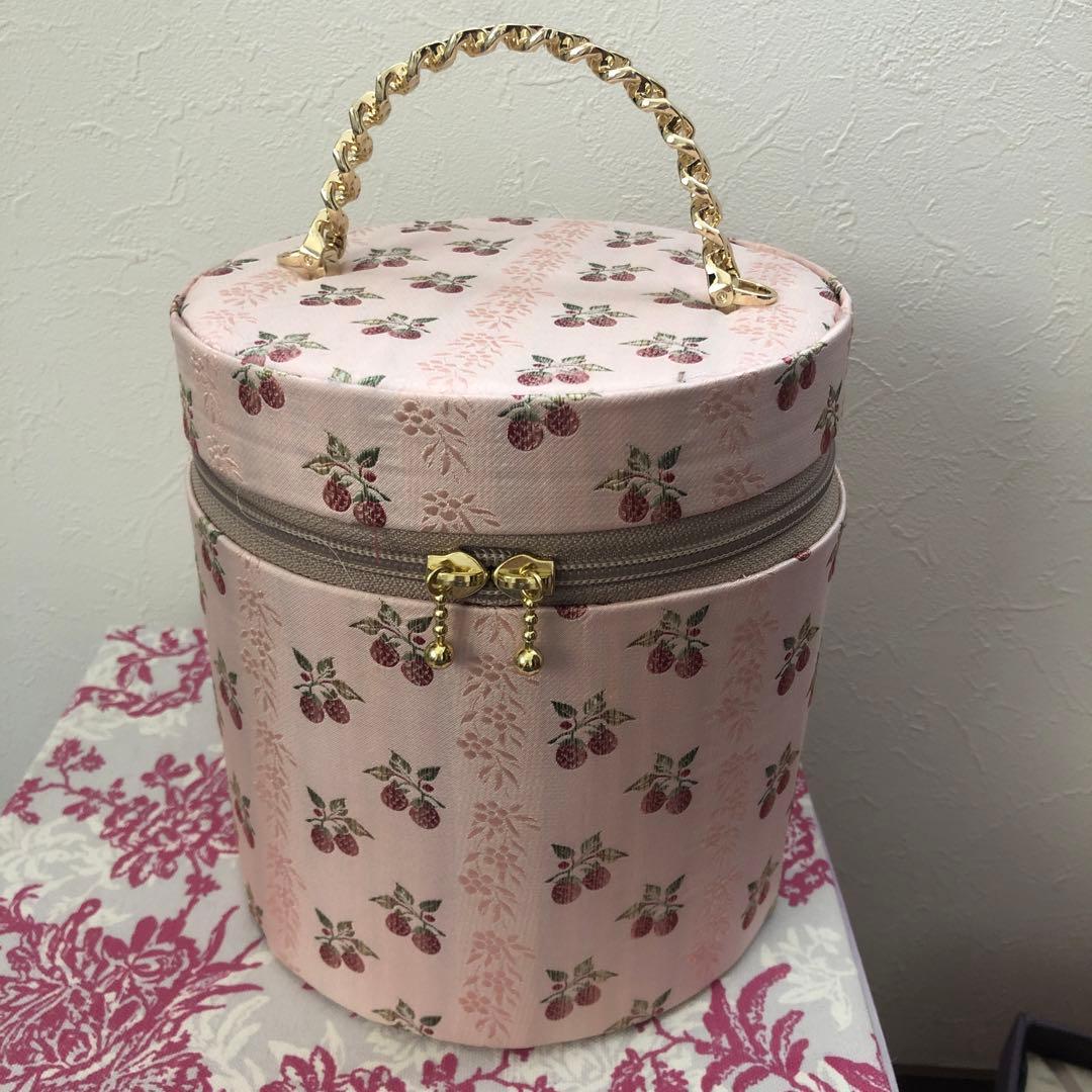 シルクの苺のラウンドBOX