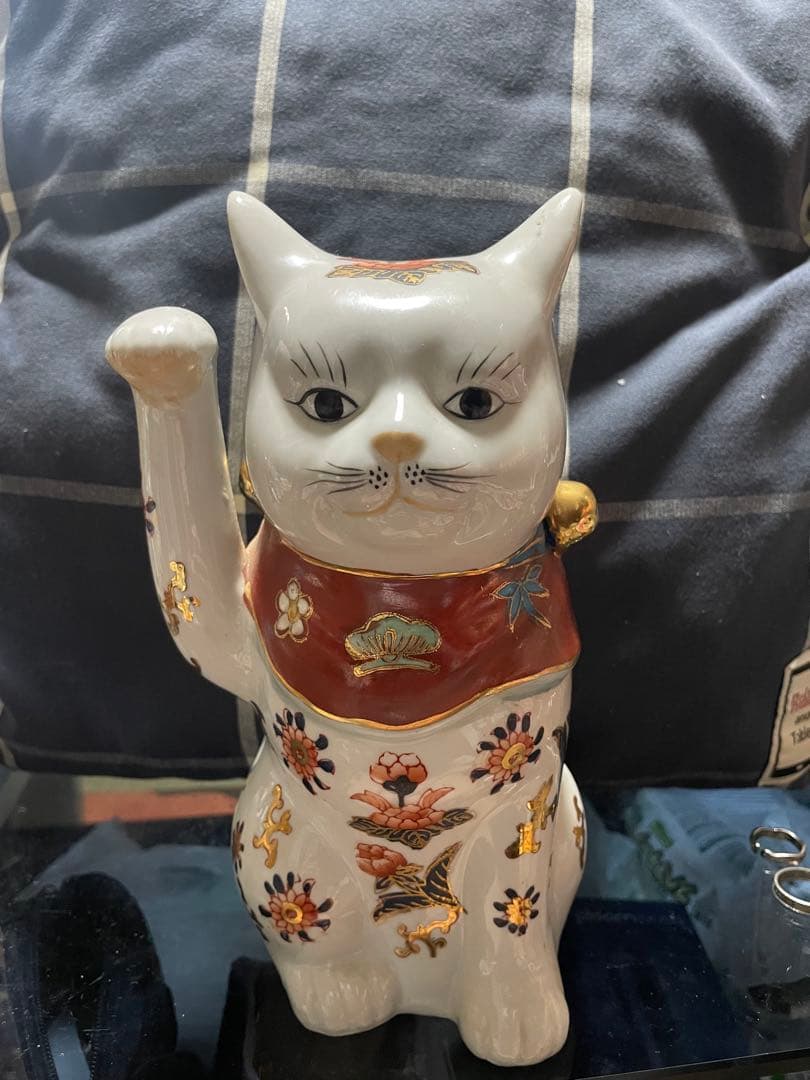 招き猫 伊万里焼 右手挙げ