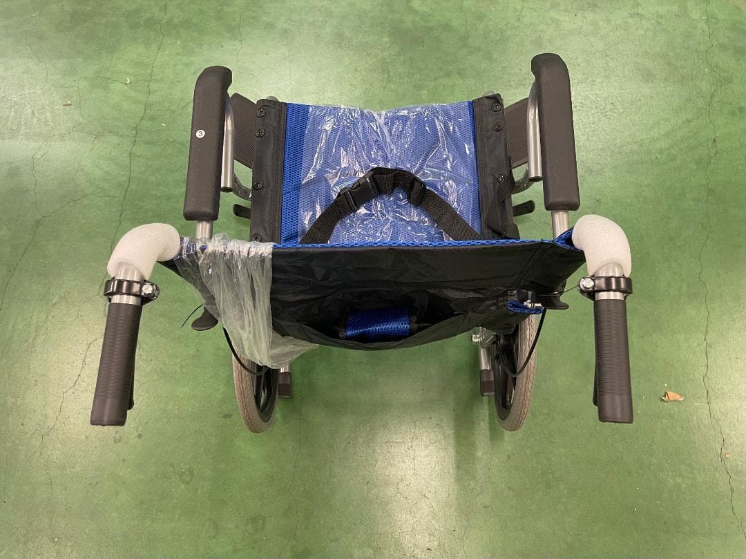 折りたたみ車椅子 軽量 介助型 耐荷重100kg 背折れ 透気性 青