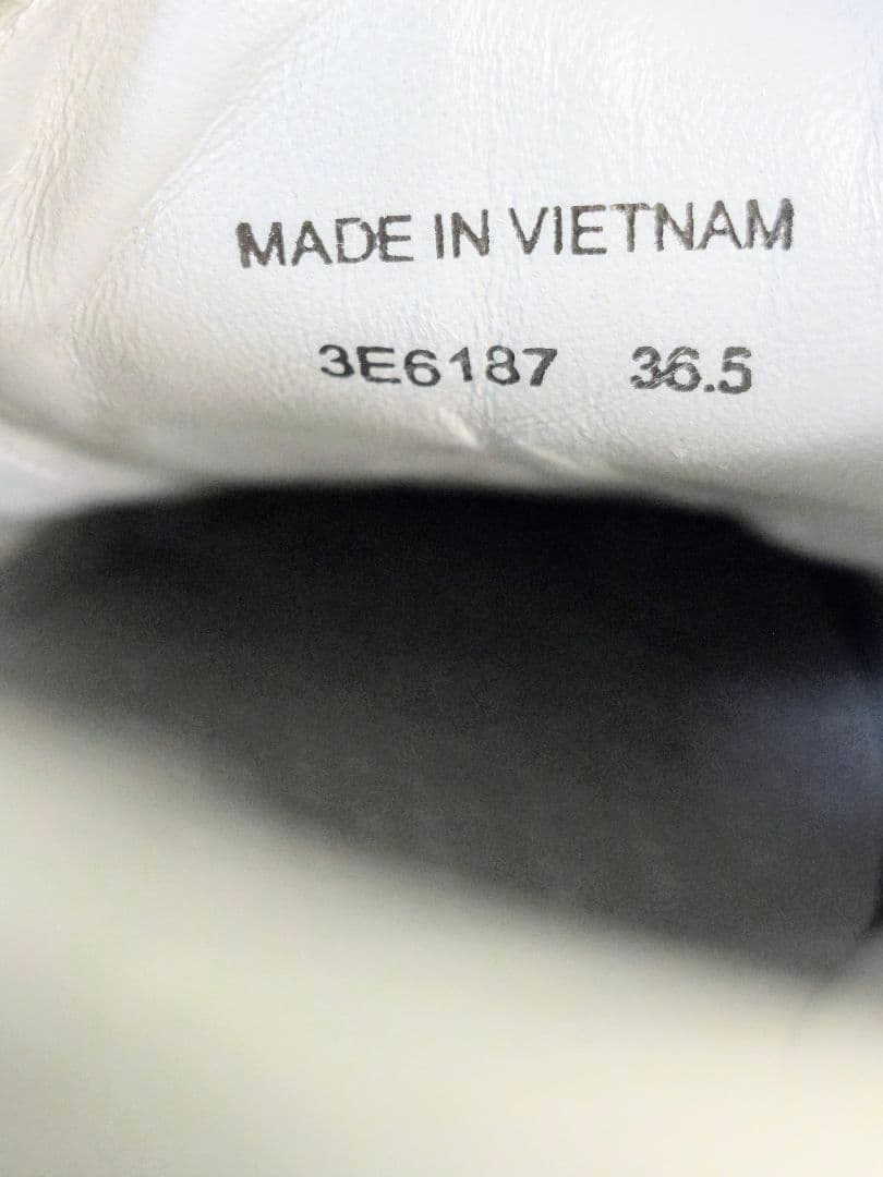 PRADA ホワイト23.5cm レースアップ スニーカー レディース