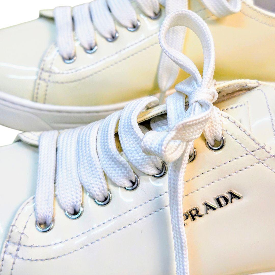 PRADA ホワイト23.5cm レースアップ スニーカー レディース