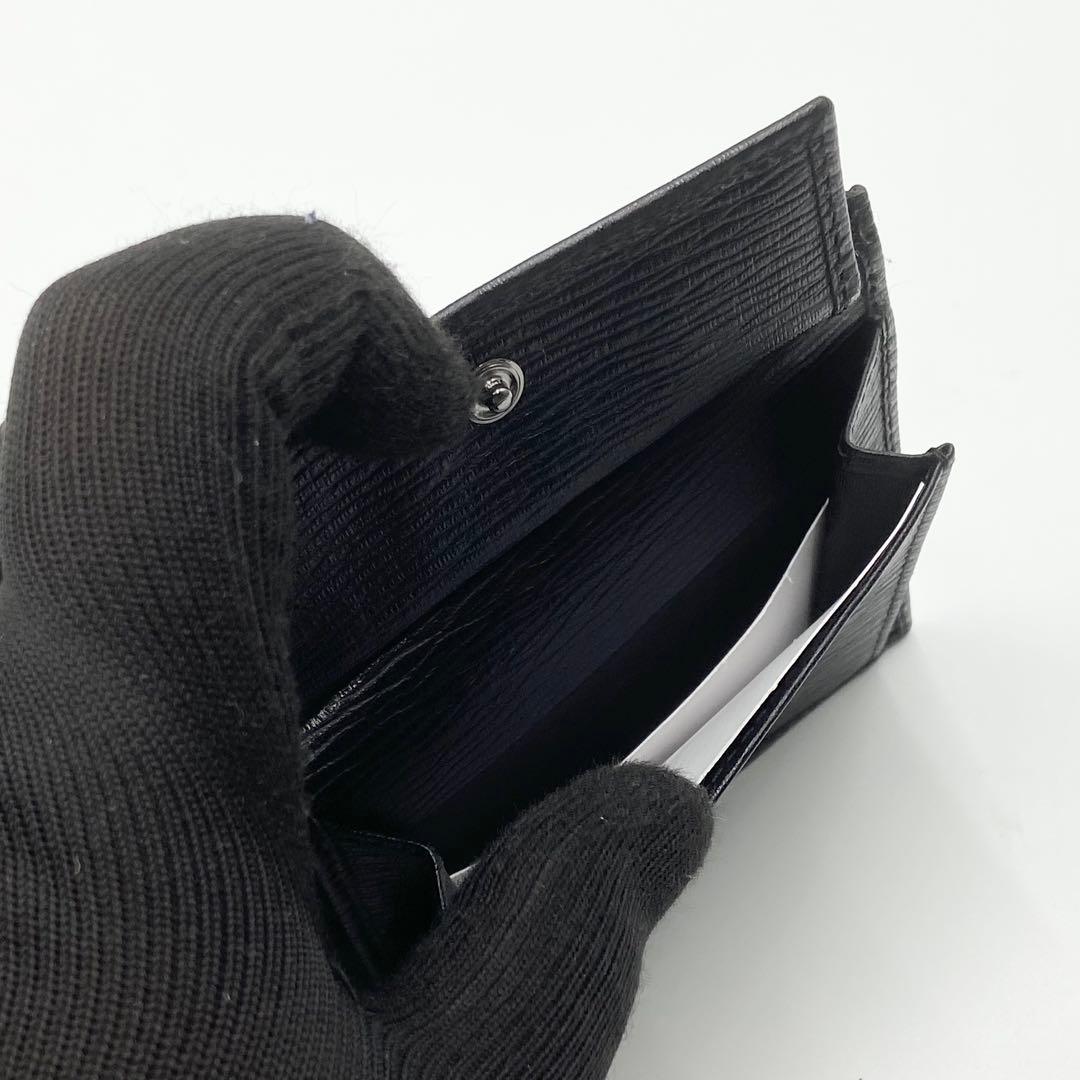 新品未使用　サルヴァトーレフェラガモ　折り財布　レザー　ブラック　イタリア製