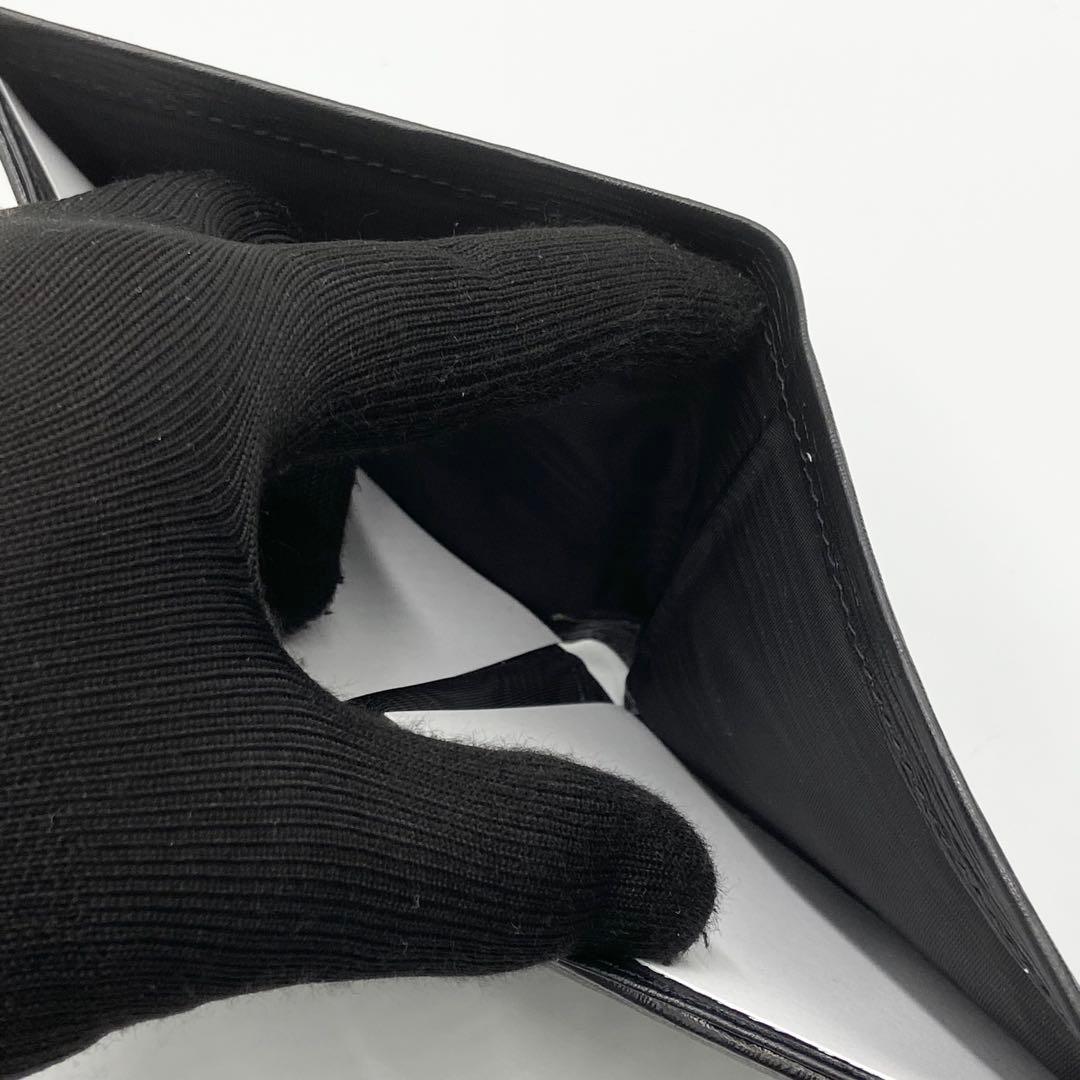 新品未使用　サルヴァトーレフェラガモ　折り財布　レザー　ブラック　イタリア製