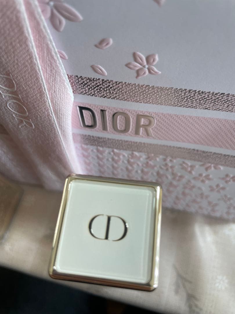 Dior Prestige UVプロテクター SPF50+ プレステージホワイト