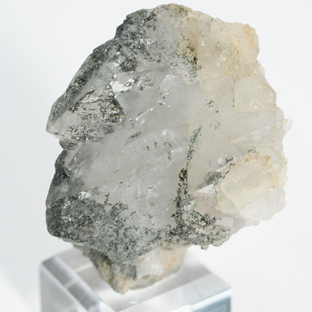【綺麗な結晶】クローライトinクォーツ 60×48×48mm