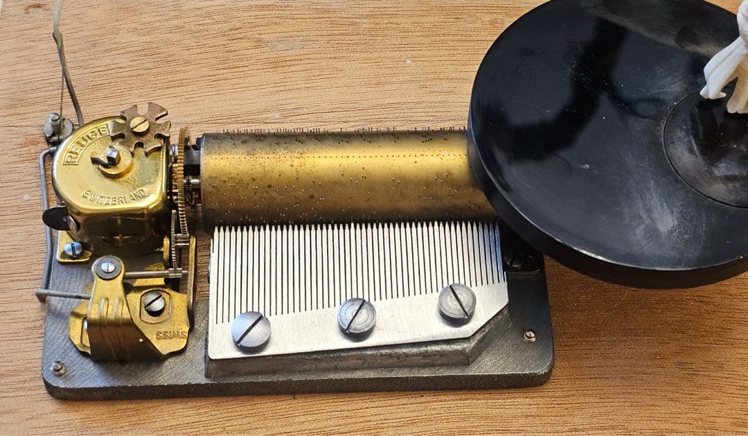 木製オルゴール ダンスフィギュア付き