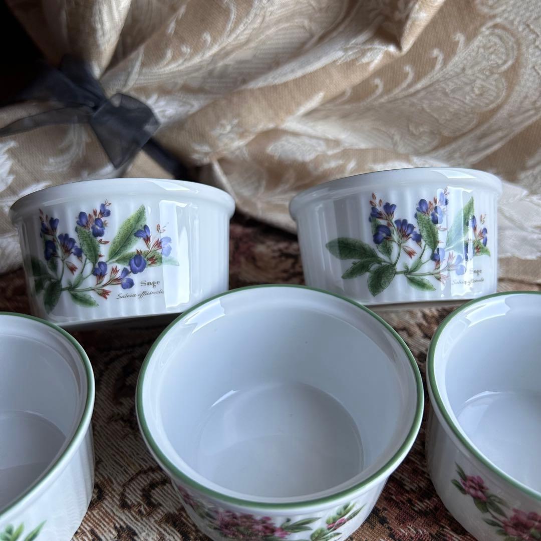 新品 Worcester Herbs英国の小さな庭の物語 ココット