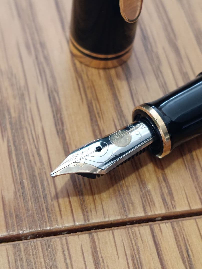 ペリカン　M400スーベレーン　ボルドー　箱インクつき　金ペン