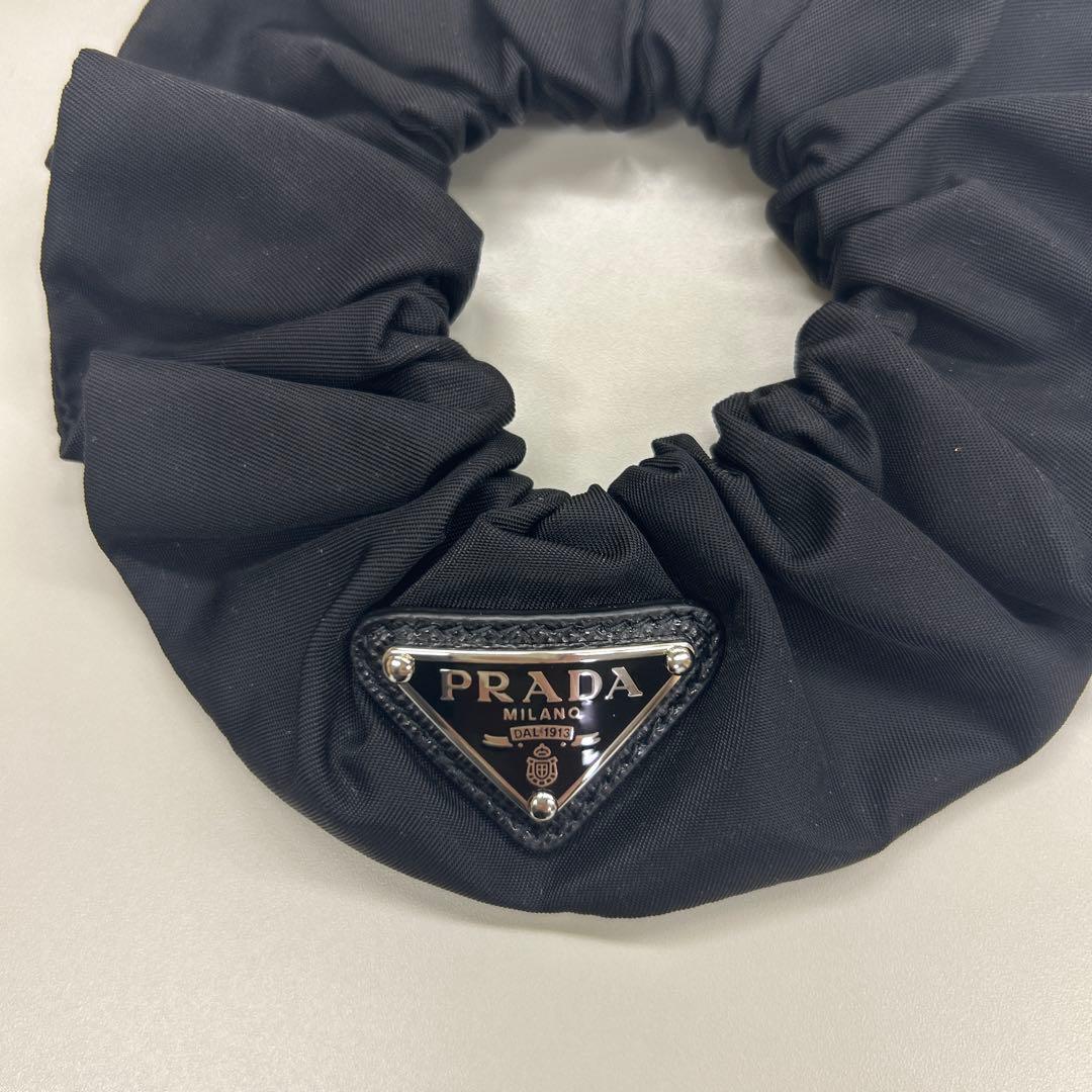 正規品　PRADA 黒 シュシュ　リナイロン