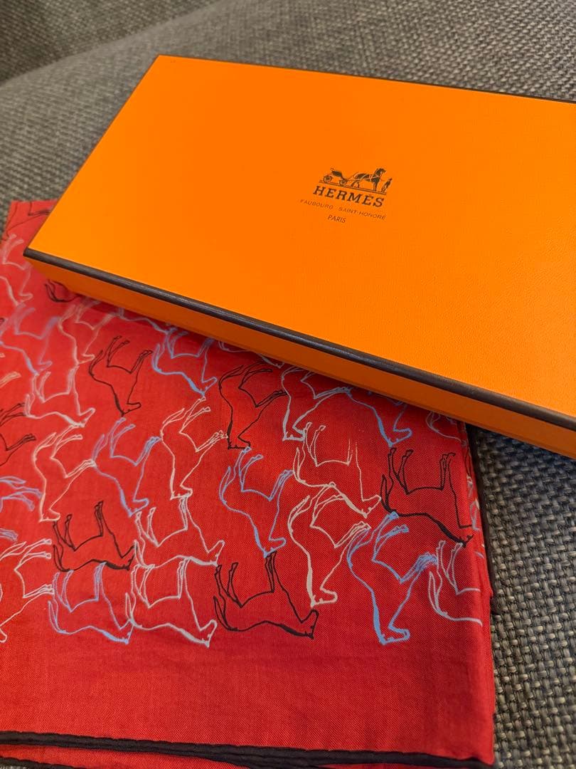 美品⭐︎お値下げHERMÈS エルメス　赤大判スカーフ