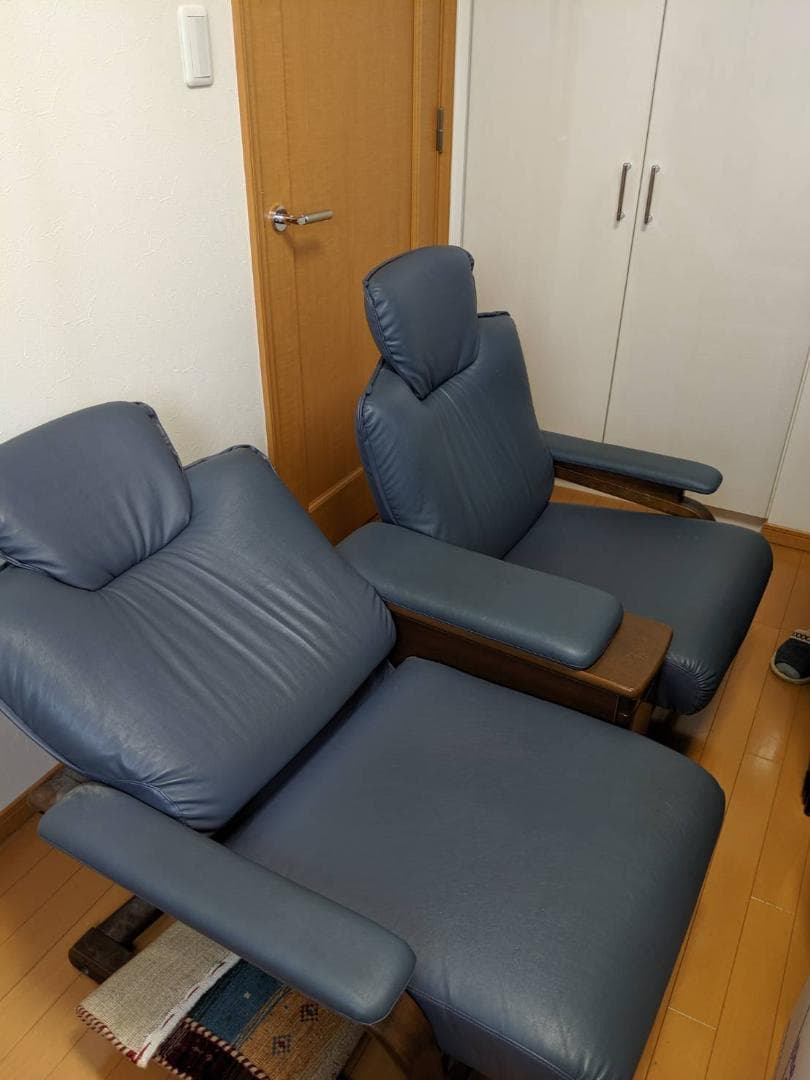 スリムなソファセット（二人掛け＋一人掛け）