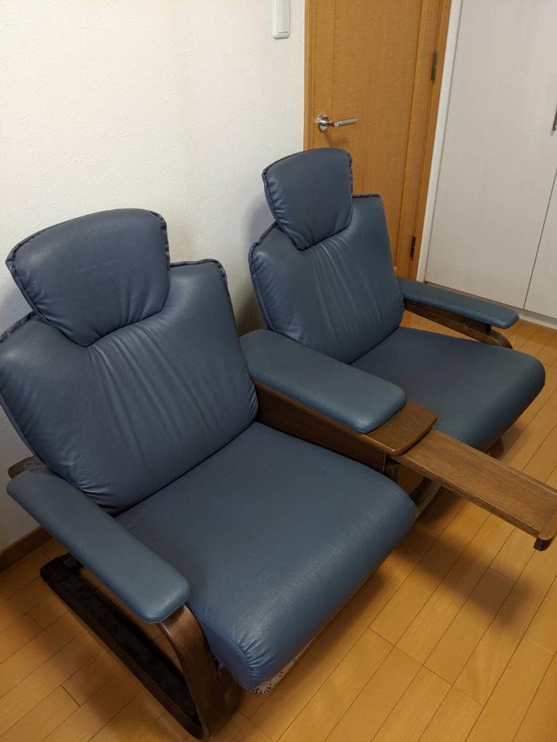 スリムなソファセット（二人掛け＋一人掛け）