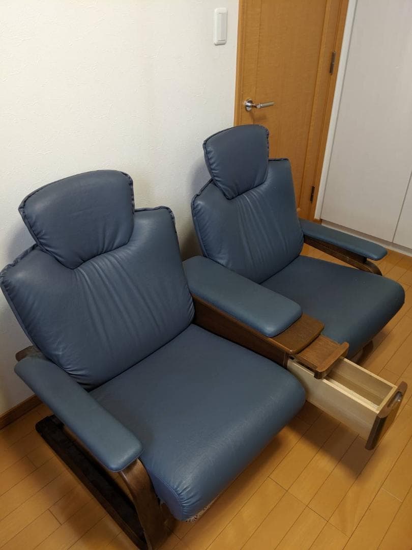 スリムなソファセット（二人掛け＋一人掛け）