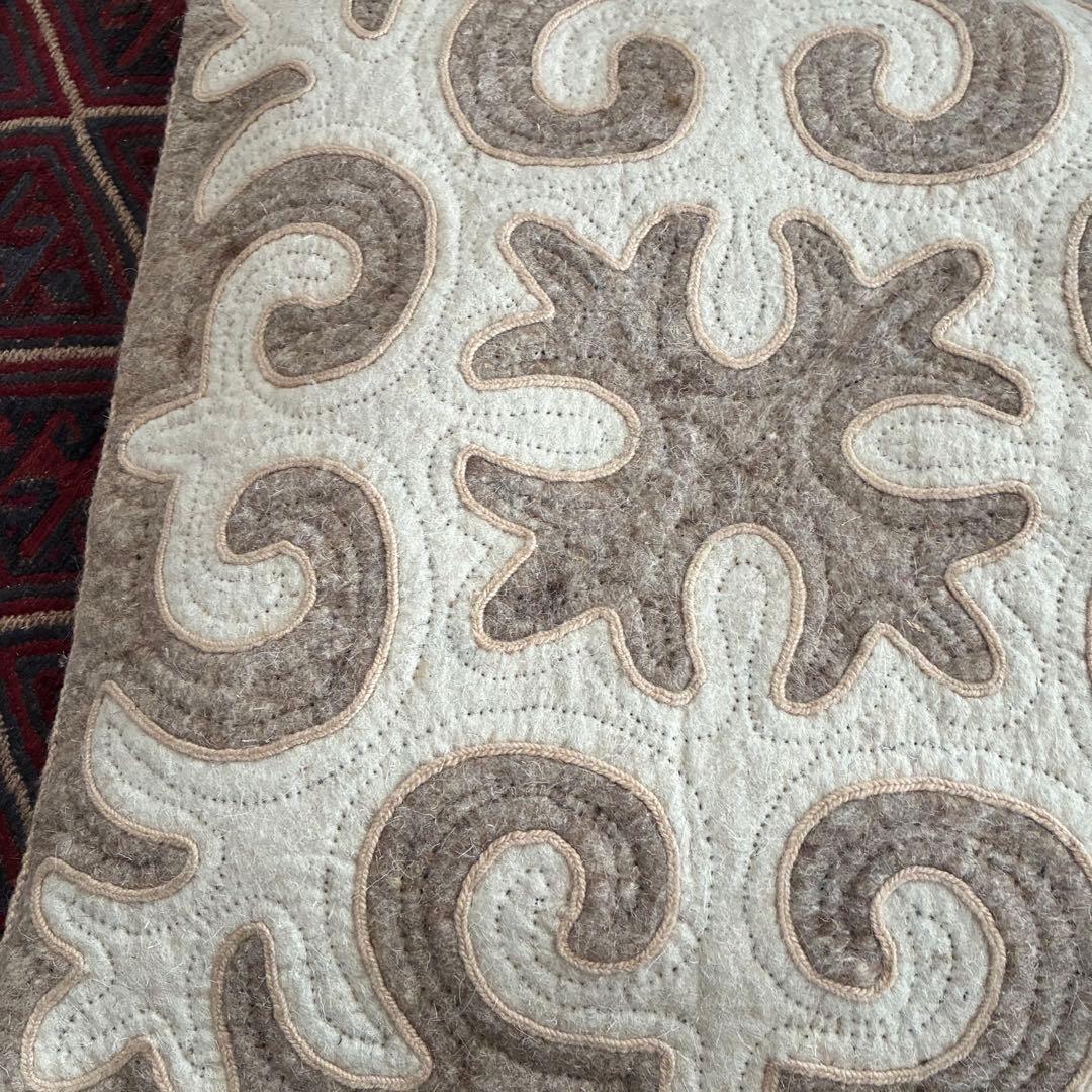 キルギス　ハンドメイド　シルダック　ウールクッションカバー　約65×65cm