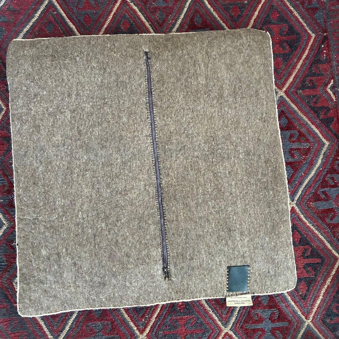 キルギス　ハンドメイド　シルダック　ウールクッションカバー　約65×65cm