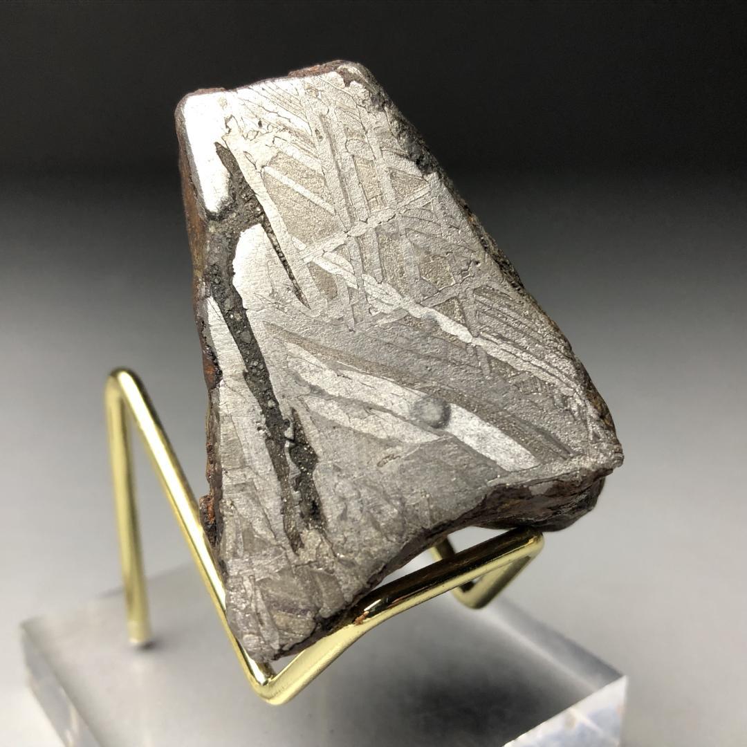 アルタイ隕石　隕石 全面カット 標本　鉄隕石　原石　重さ約427ｇ　立て付き