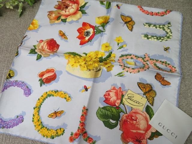 H*a様 クFF2586 新品 GUCCI グッチ　大判スカーフ　ボタニカルシル