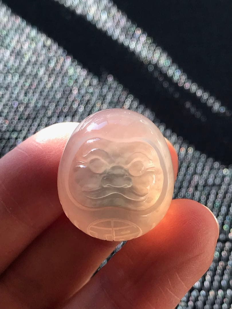 ゴビ石−1438 ゴビ瑪瑙　彫刻　『だるまさん』