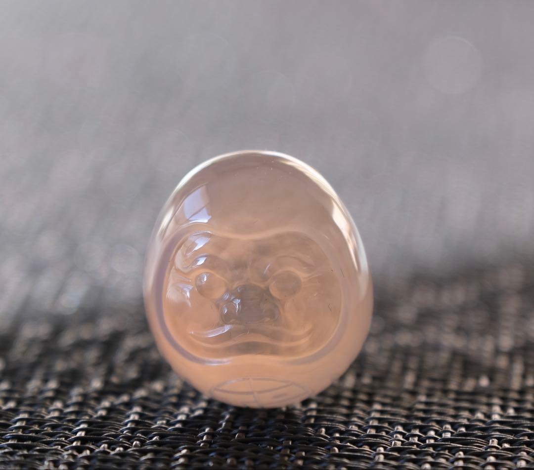 ゴビ石−1438 ゴビ瑪瑙　彫刻　『だるまさん』