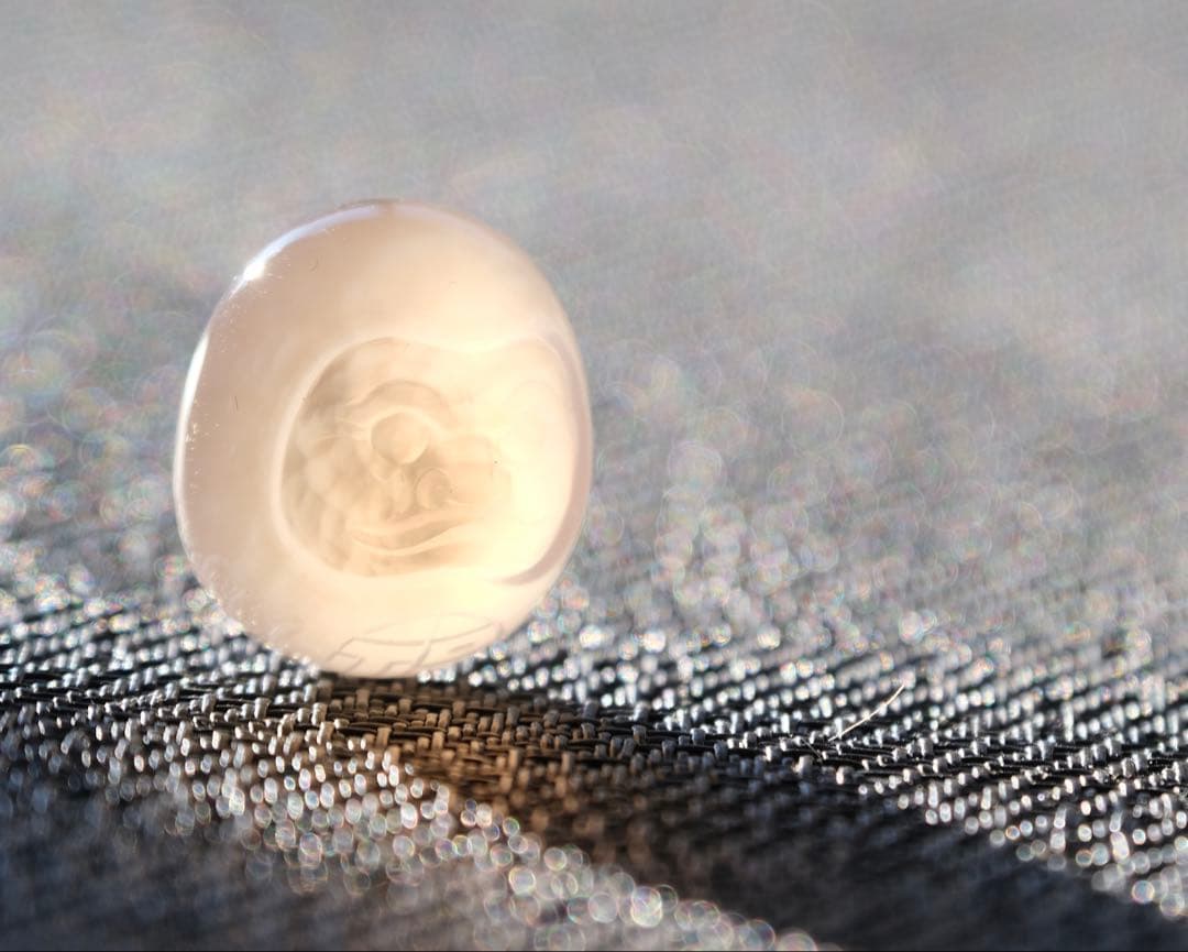 ゴビ石−1438 ゴビ瑪瑙　彫刻　『だるまさん』