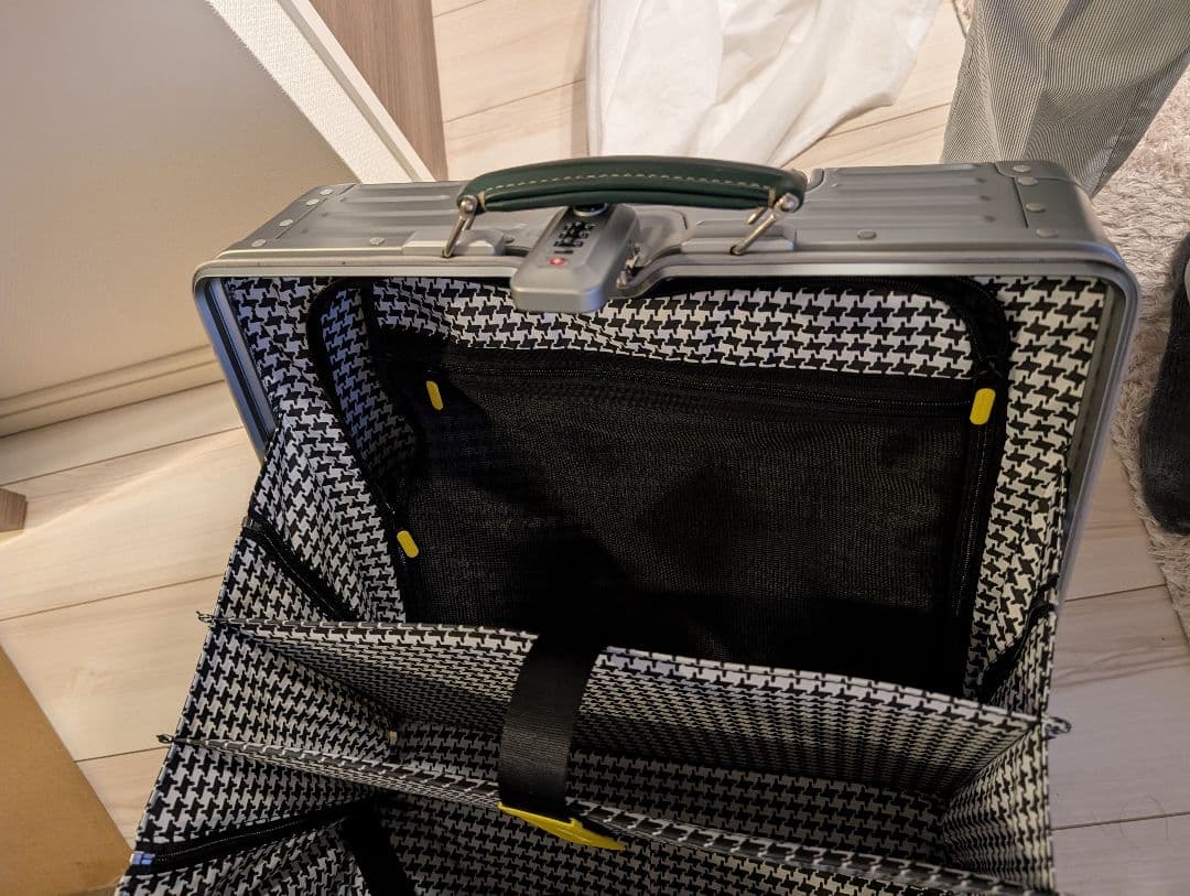 イノベーター　アルミキャリーケース　42L INV1611 Cool Gray