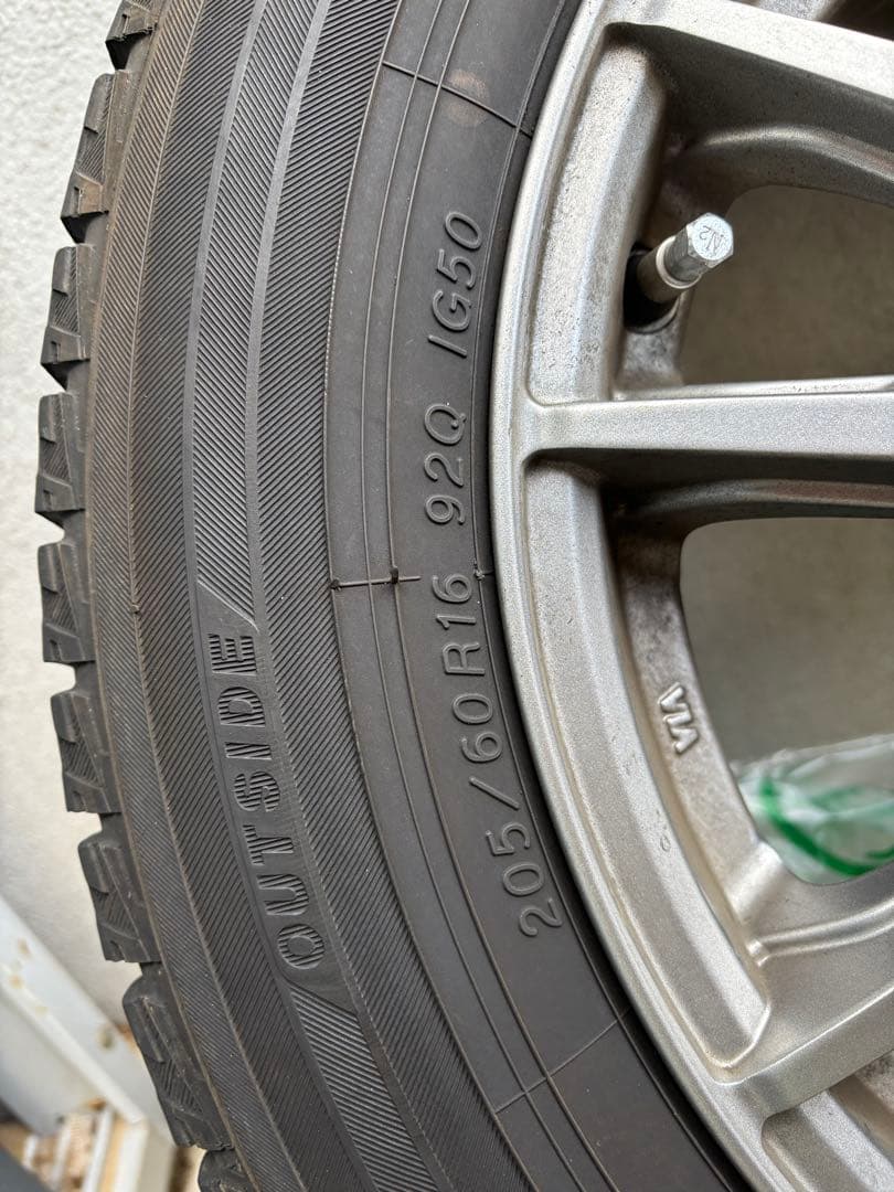 YOKOHAMA スタッドレスタイヤ(205/60R16)