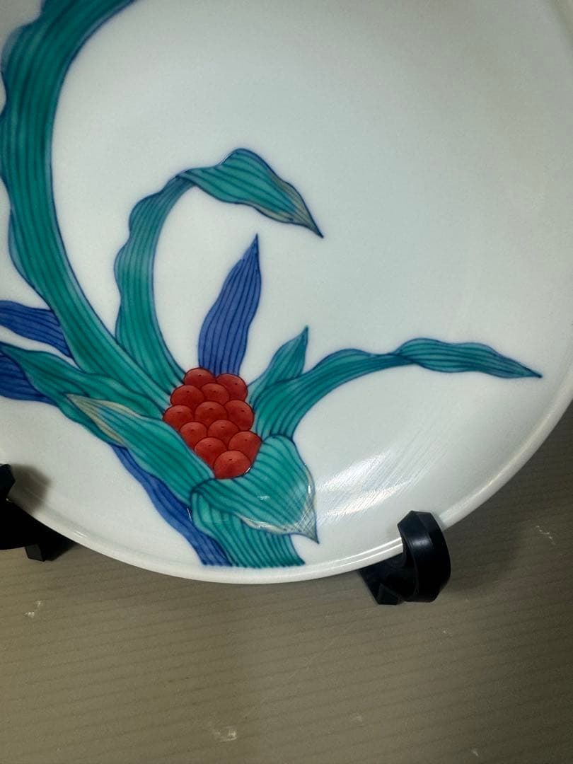 2590 有田焼　重要無形文化財 今右衛門窯 色絵磁器 錦万年青絵　飾皿　未使用