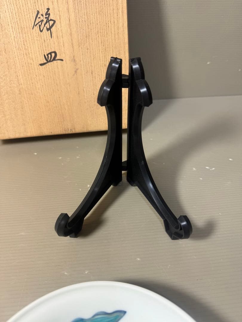 2590 有田焼　重要無形文化財 今右衛門窯 色絵磁器 錦万年青絵　飾皿　未使用