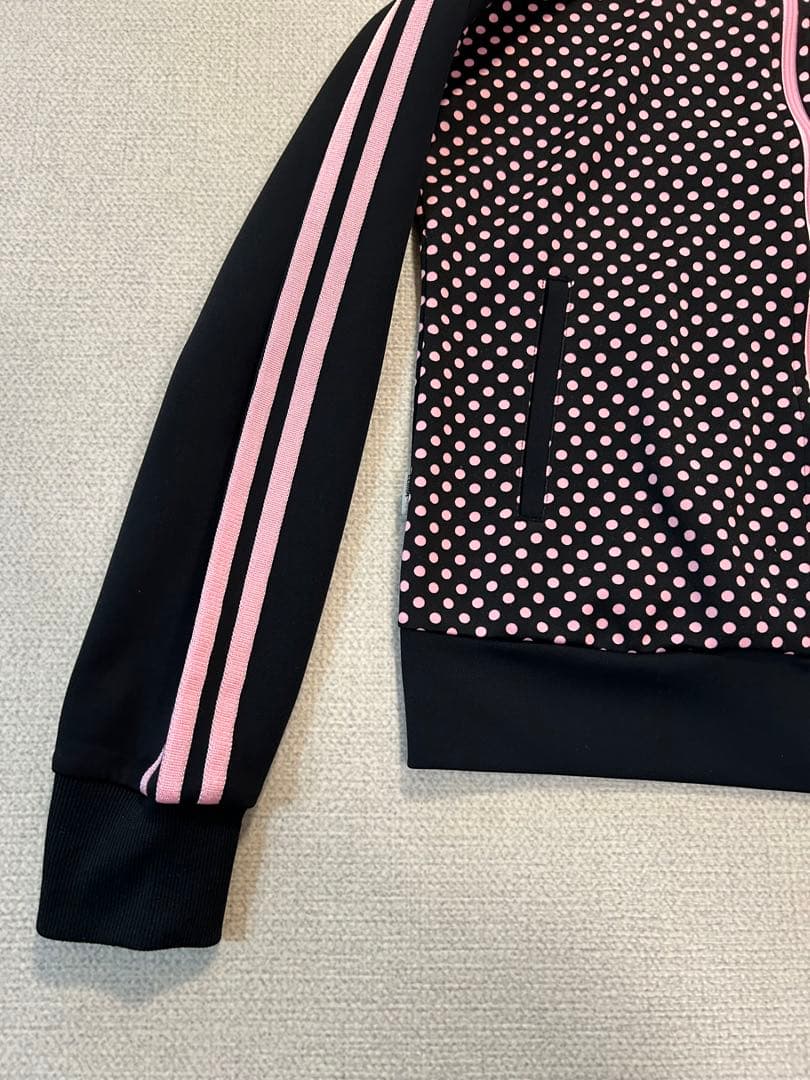 公*o様 adidas アディダス レディース トップスジャージ ベイビーわるき