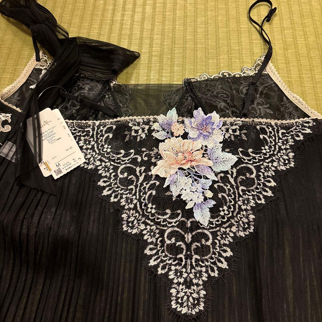 新品　サルート　花柄刺繍ショーツ5枚　キャミソールセット