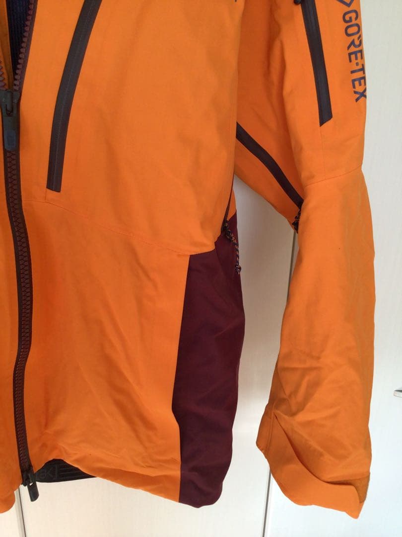 Burton [ak] GORE-TEX ジャケット XS ブランド　人気