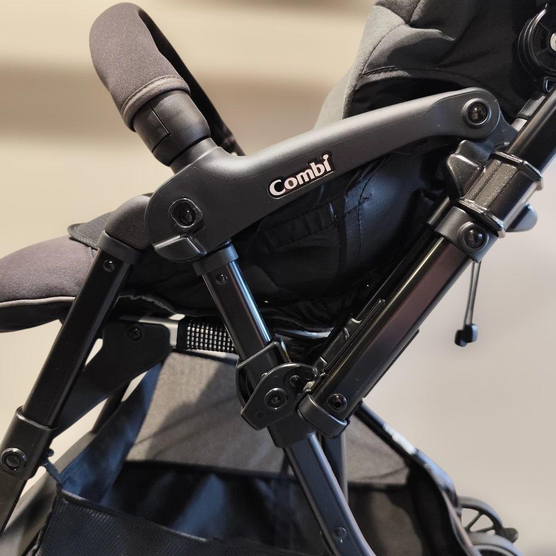 【極美品】Combi ホワイトレーベル スゴカルα 4キャス コンパクト HK
