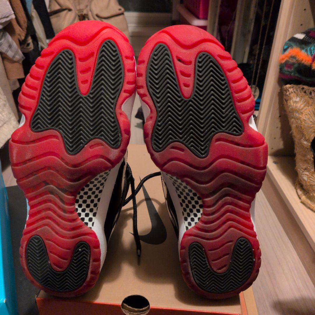 Nike Air Jordan 11 ブラック/レッド 10