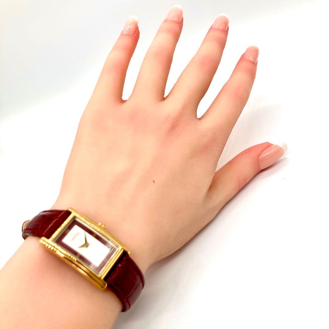 【稼動】 グッチ 2600L 腕時計 QZ スクエア シルバー文字盤 ゴールド