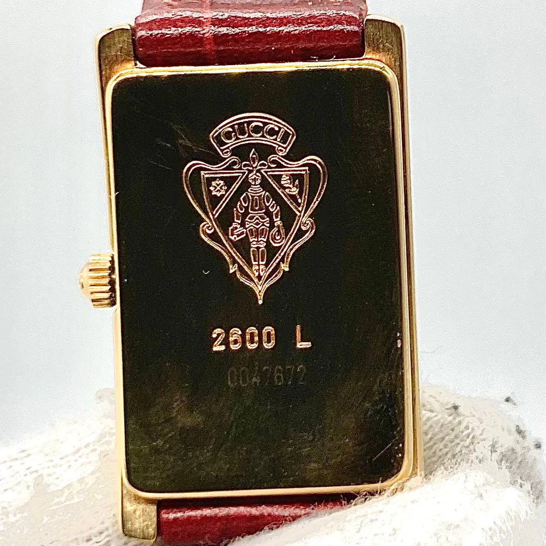 【稼動】 グッチ 2600L 腕時計 QZ スクエア シルバー文字盤 ゴールド