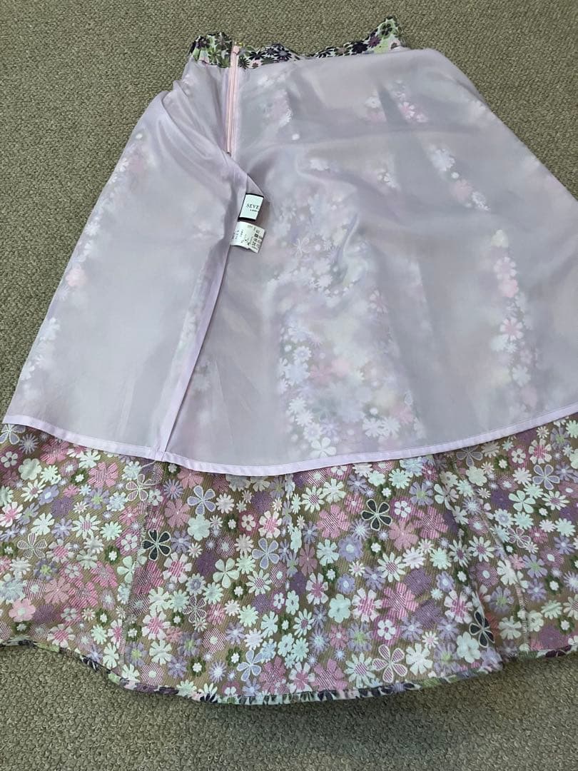 セブンテンの花柄ロングフレアスカート　Mサイズ