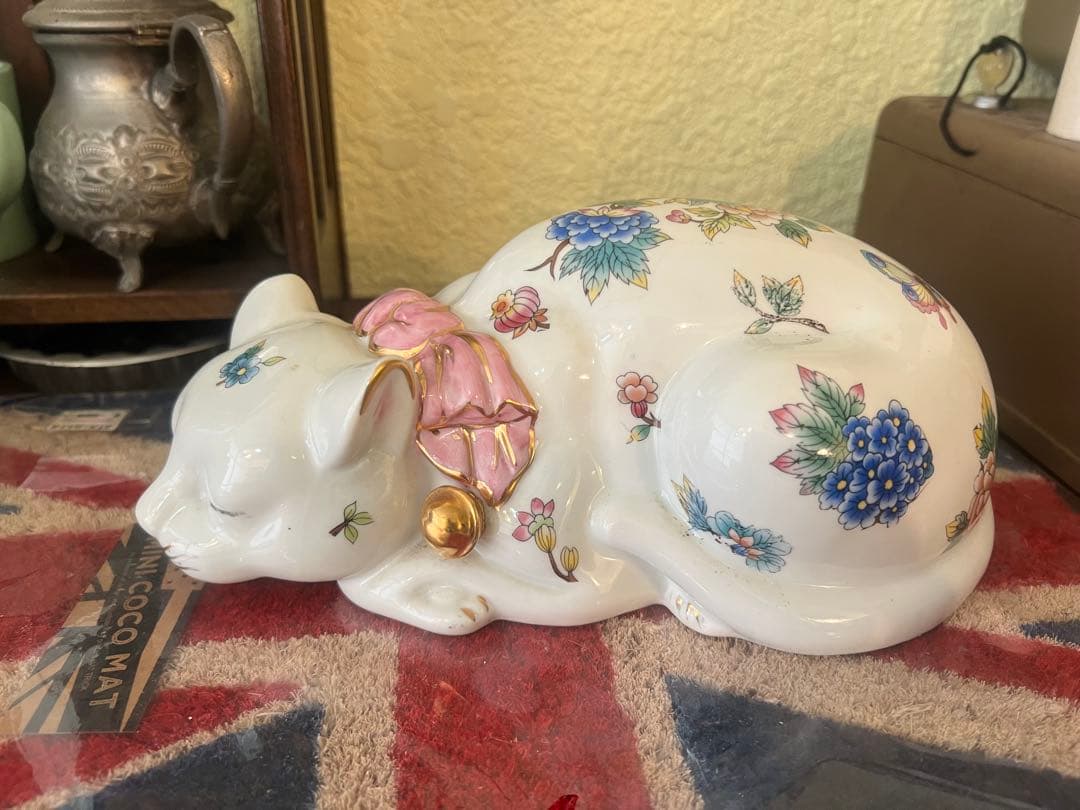 九谷/青色/金彩/陶器/眠り猫/蝶模様 /1体/置物/大/縁起物