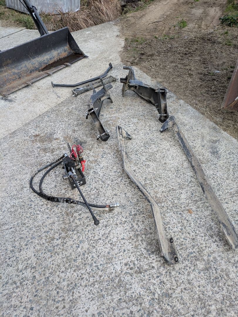 フロントローダ　トラクターアタッチメント