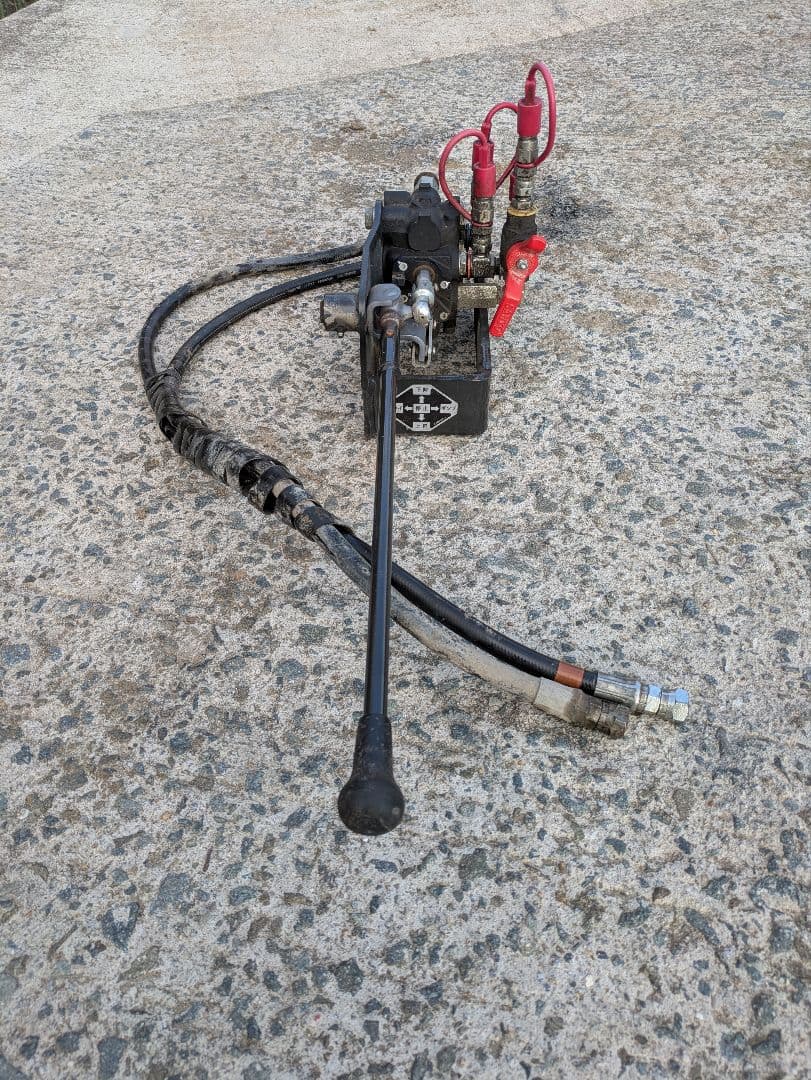 フロントローダ　トラクターアタッチメント